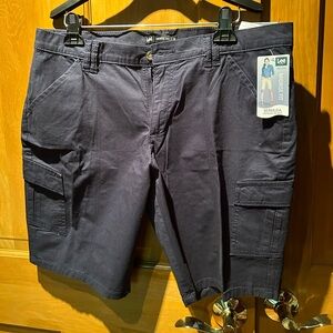 Lee Mid Rise Cargo Shorts, size 14  NWT 🍎